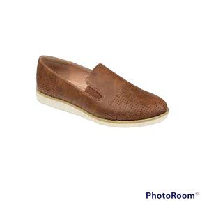NWB Journee Collection Britza Comfort Foam leather loafer Tan Size 8 M Neutral
